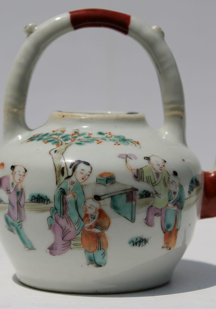 晚清粉彩麒麟送子三娘教子提梁壶