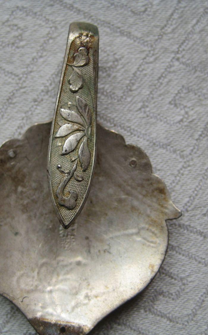 品相和做工都 一流的古代围巾上面的挂钩_品相