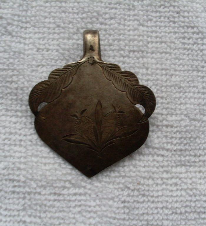 品相和做工都 一流的古代围巾上面的挂钩_品相