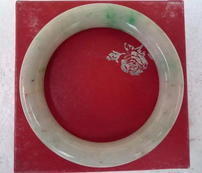 A货冰糯种翡翠手镯x尺寸5.5×1.2cm保真_A货