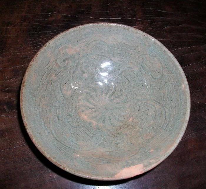 宋代越窑青瓷刻花碗 直径15cm 高5cm_宋代越
