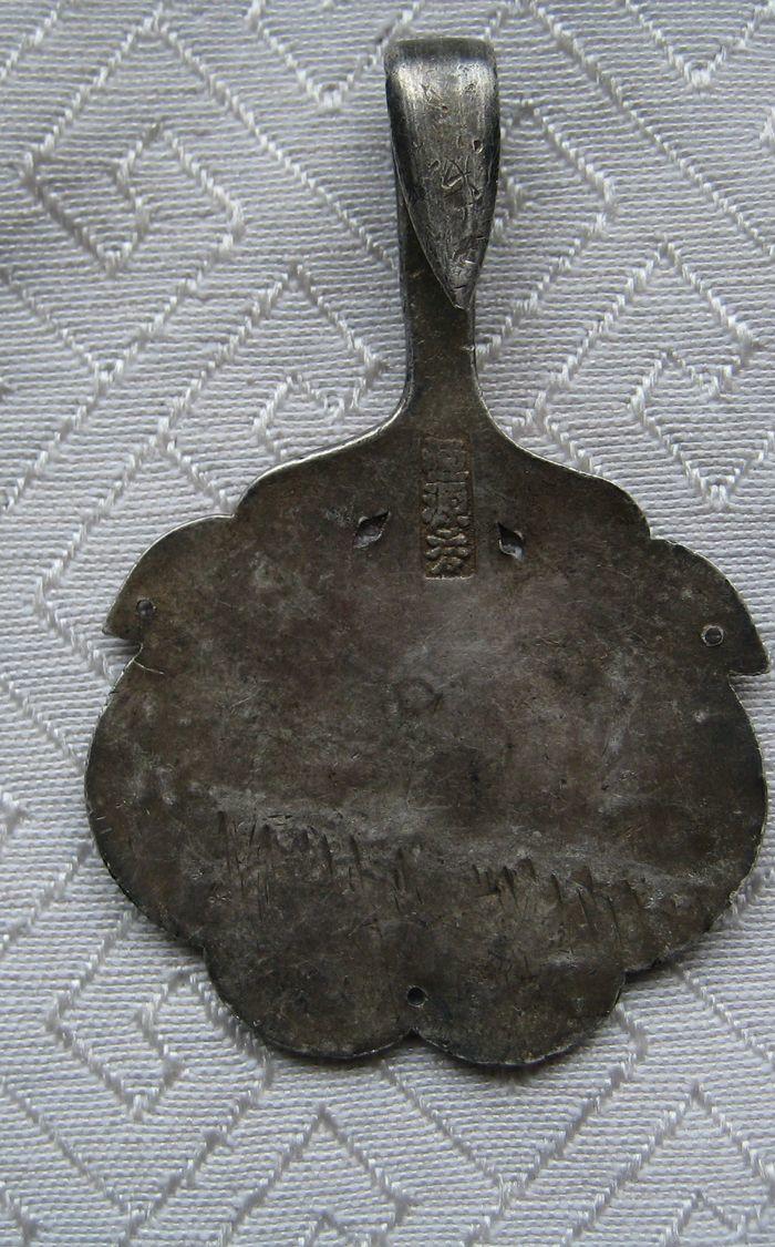 品相和做工都 一流的古代围巾上面的挂钩_品相