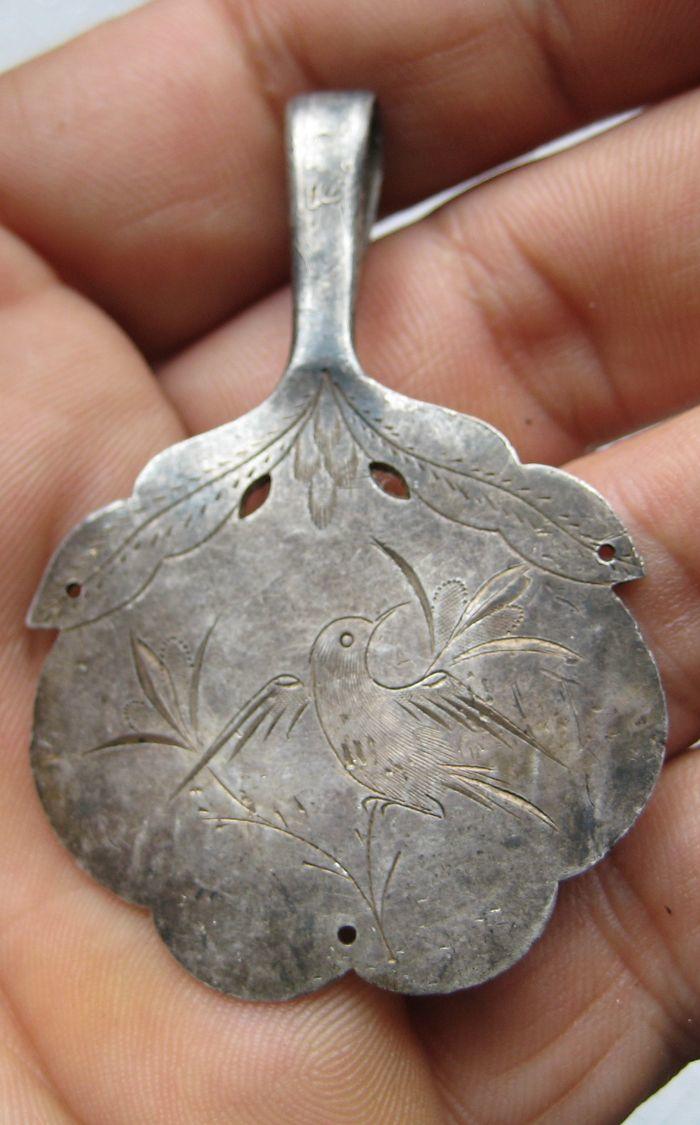 品相和做工都 一流的古代围巾上面的挂钩_品相