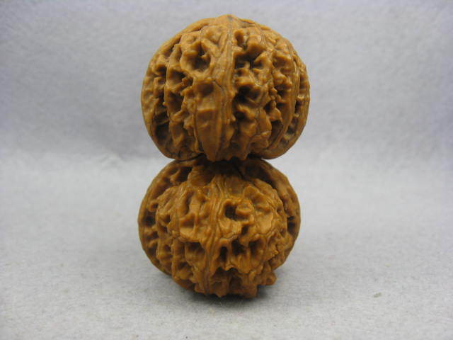 【精品文玩核桃矮桩苹果园狮子头核桃一对】编