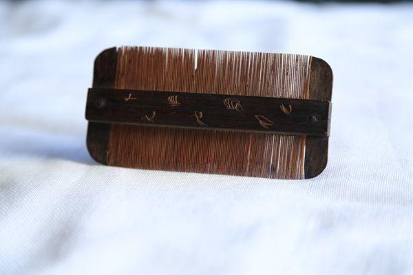 <em>老</em> 梳子一个,古代小姐<em>梳头发</em>用的_老 梳子一个