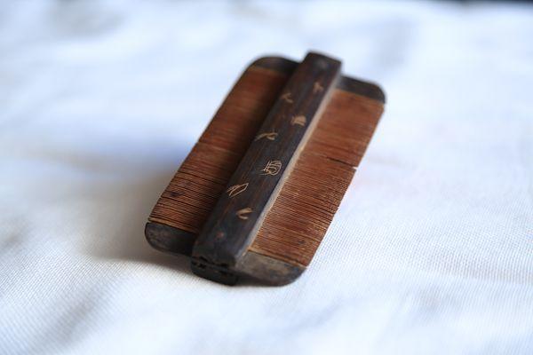 <em>老</em> 梳子一个,古代小姐<em>梳头发</em>用的_老 梳子一个