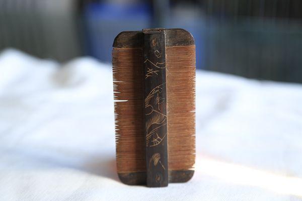 <em>老</em> 梳子一个,古代小姐<em>梳头发</em>用的_老 梳子一个