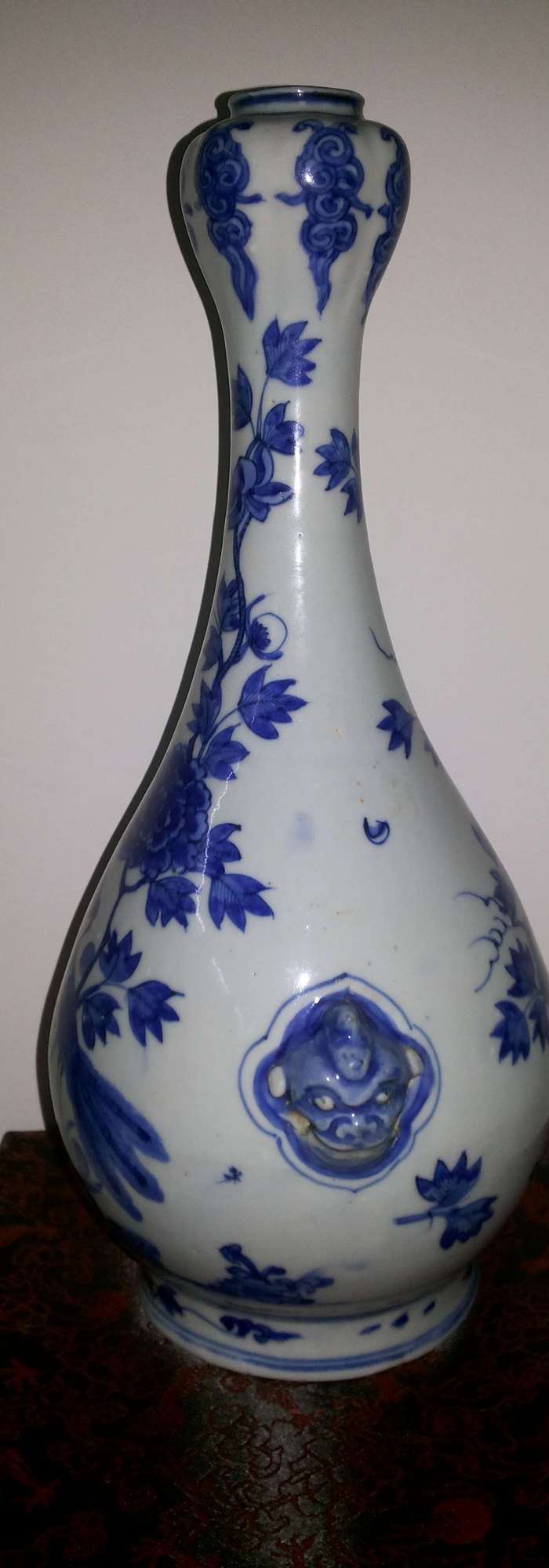 明万历青花凤戏牡丹铺首蒜头瓶_明万历青花凤