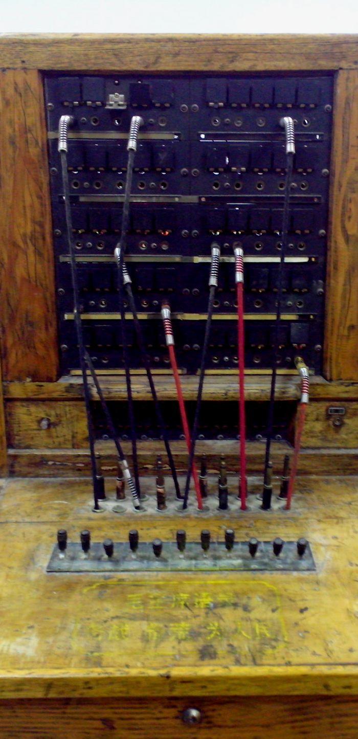 文革物品、老电话交换机、磁石电话机交换机、