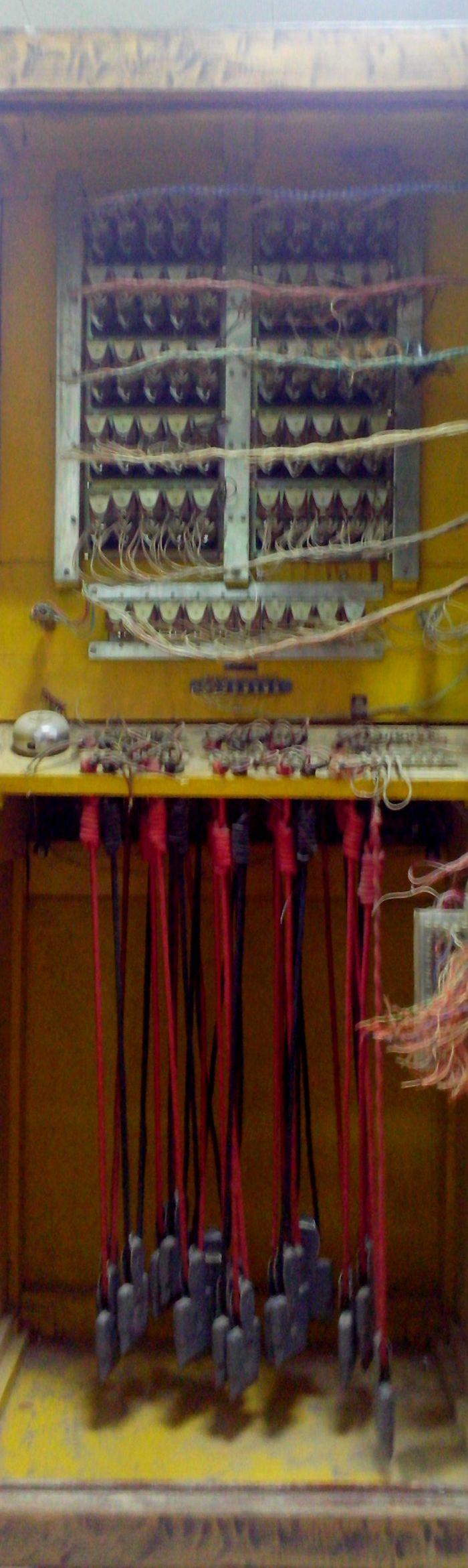 文革物品、老电话交换机、磁石电话机交换机、