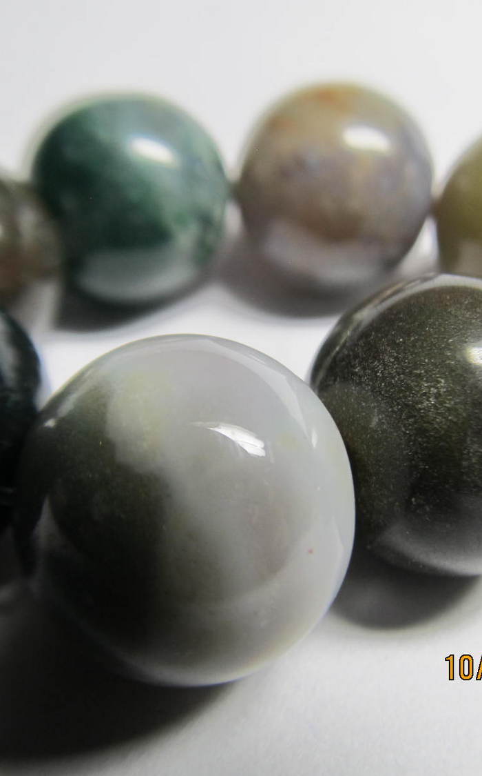 色彩丰富的翡翠手链挺有意思(惠让)