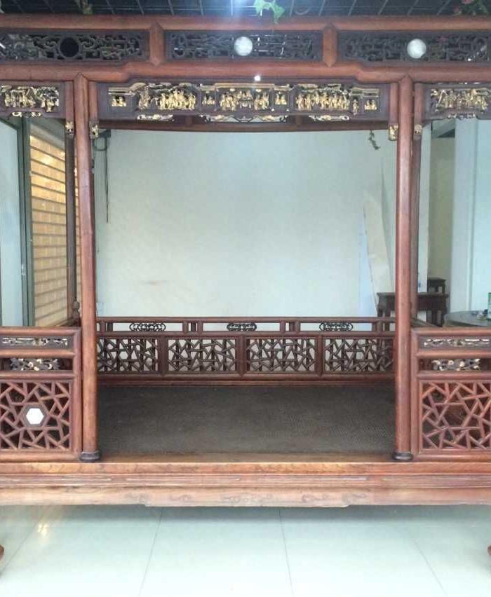 榉木弯腿四足踩龙珠带戏台床_榉木弯腿四足踩