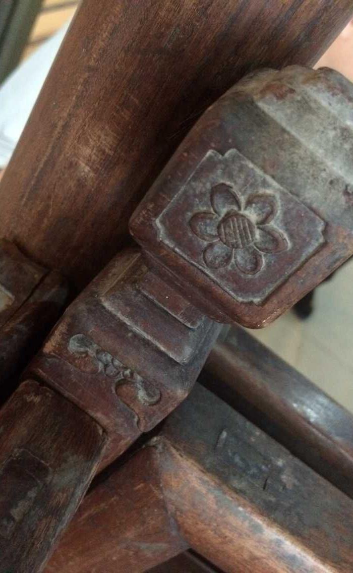 榉木弯腿四足踩龙珠带戏台床_榉木弯腿四足踩