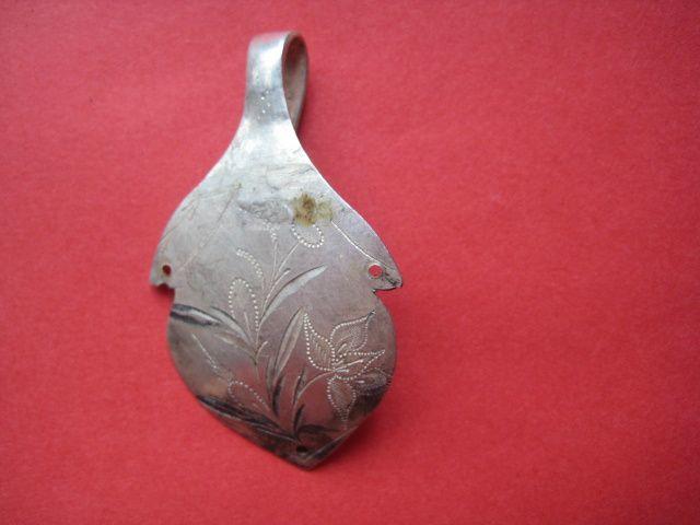 品相和做工都 一流的古代围巾上面的挂钩_品相