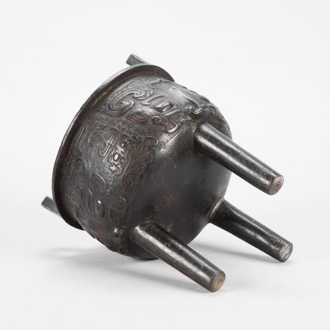 22厘米高明代鼎式香炉_22厘米高明代鼎式香炉