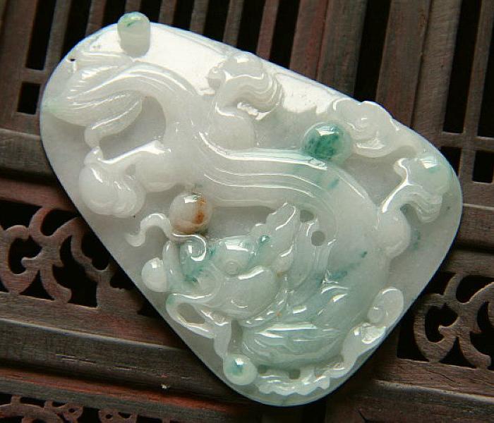 家兰花珍品!老坑种A货翡翠完美冰润飘花神龙戏