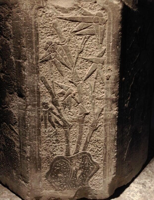 文气的八棱花台。雕松竹梅菊,明价九百包邮。