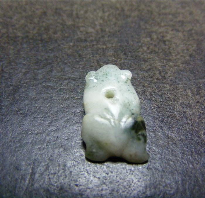 可穿多宝串 清代老独山玉通天孔圆雕小金蟾(品