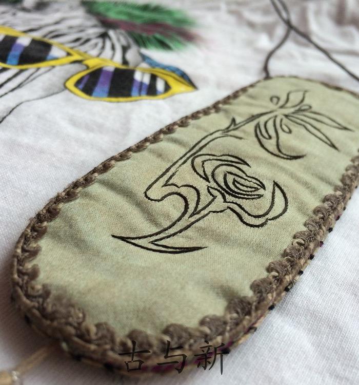 【清代苏绣眼镜套】紫红色地增寿二字,背兰草