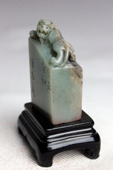 龙虎绿叶翠寿山石老印章--印面内容:衔我千里心