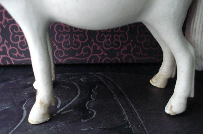 民国景德景素胎白马摆件_民国景德景素胎白马