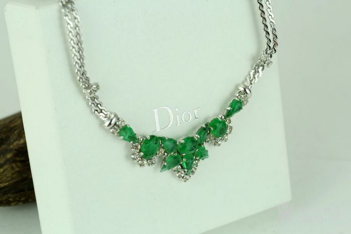 法国Christian Dior迪奥花型镶嵌绿宝石项链_法