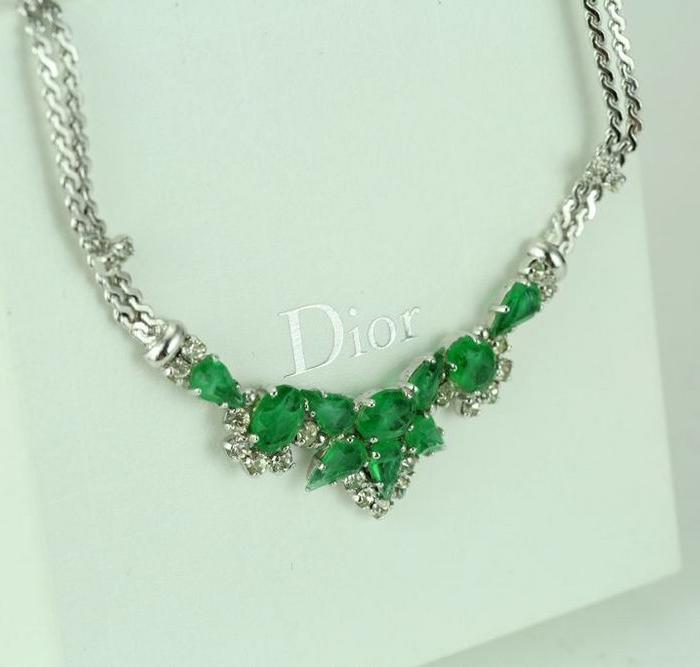 法国Christian Dior迪奥花型镶嵌绿宝石项链_法