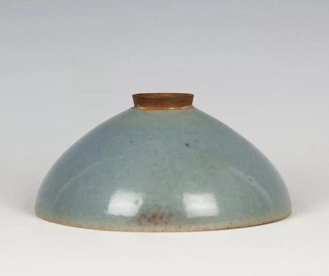 宋代钧窑天蓝釉加紫斗苙形茶盏_宋代钧窑天蓝