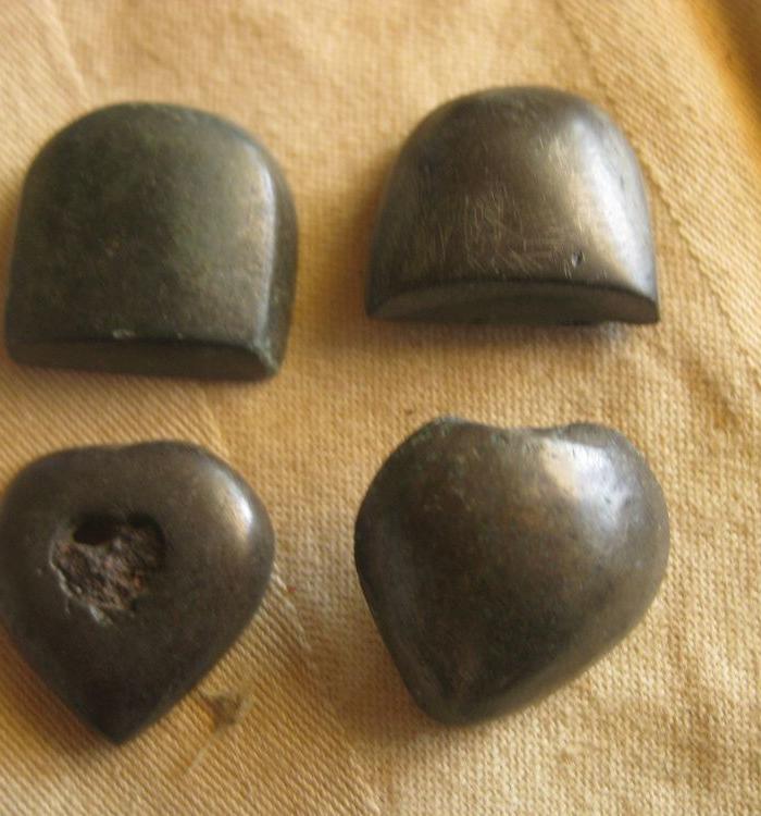 东胡皮子上镶嵌的铜饰_东胡皮子上镶嵌的铜饰