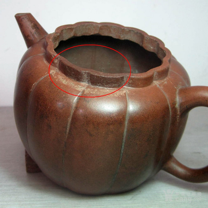 开门清代"并荣"款~厚包浆*流狮球瓜棱老紫砂壶~盖残