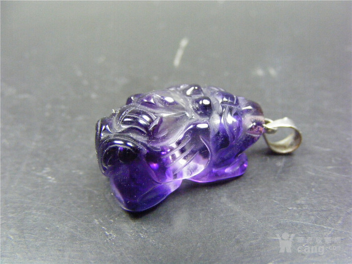 出口创汇期老天然紫色水晶圆雕带银扣貔貅大坠