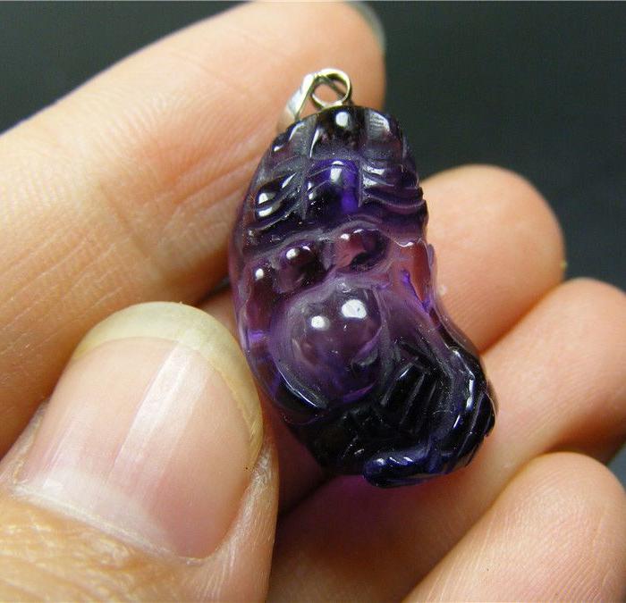 出口创汇期老天然紫色水晶圆雕带银扣貔貅大坠