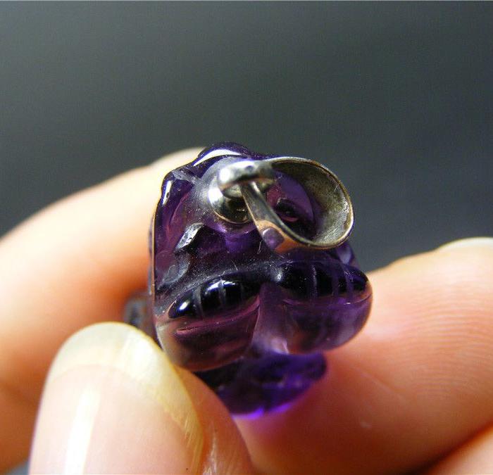 出口创汇期老天然紫色水晶圆雕带银扣貔貅大坠