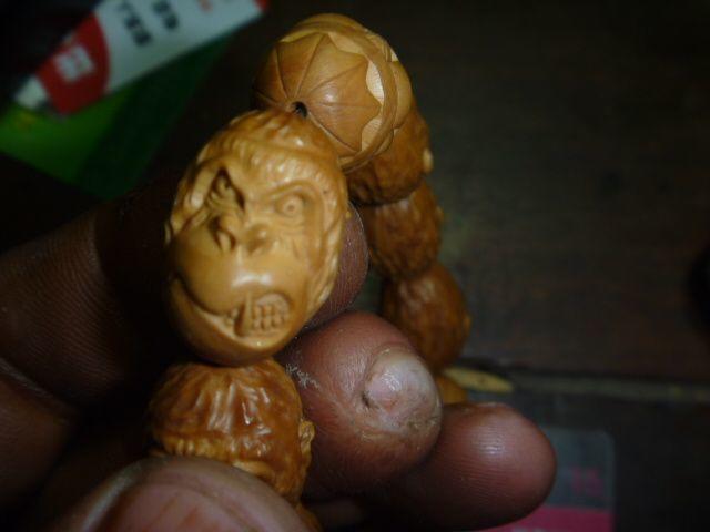 橄榄核 雕刻 各种各样的猴子 看到就想笑_橄榄