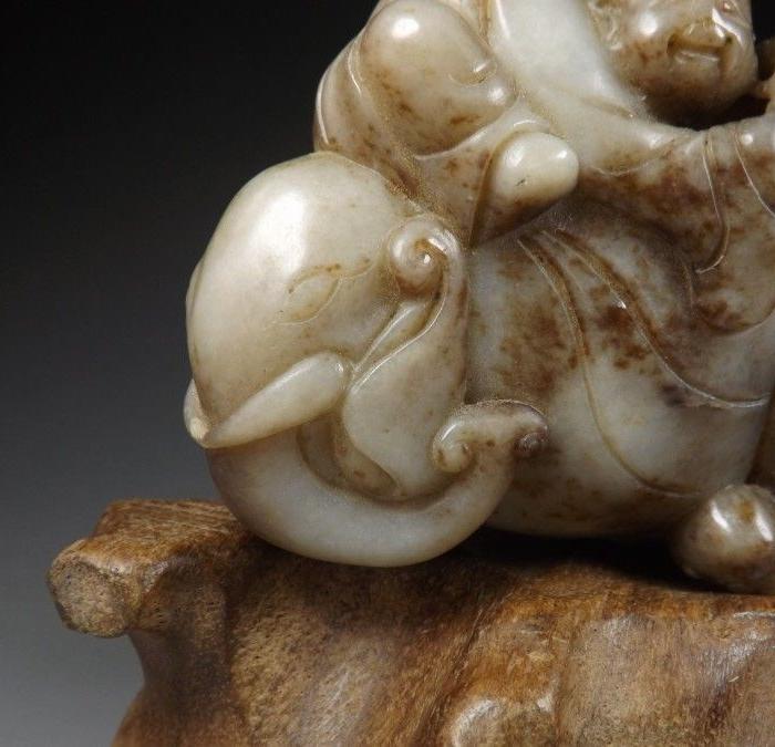 明代晚期.圆雕童子金钱宝象和田白玉带沁大摆