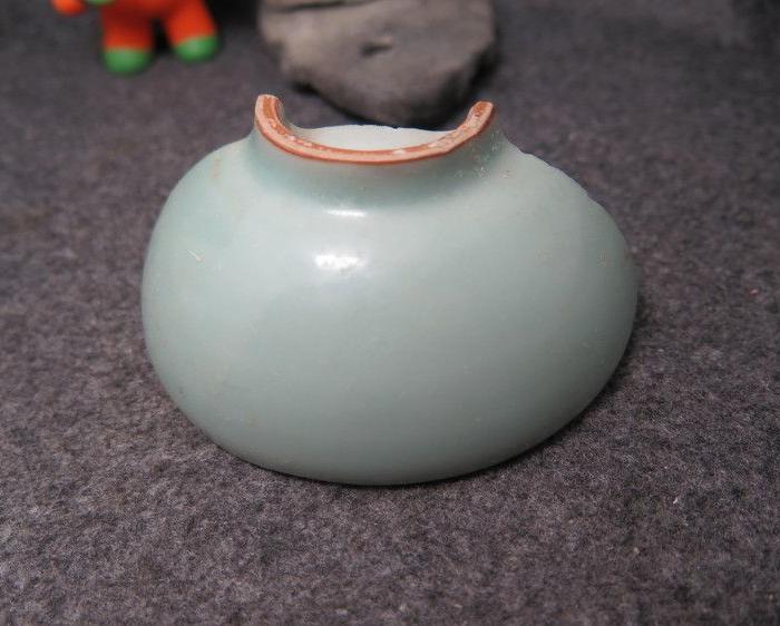 南宋龙泉窑粉青紫口碗残件瓷片标本 一流粉青