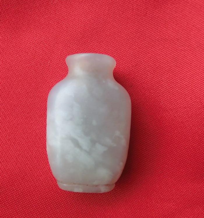 带棉絮的白玉小玉瓶一个_带棉絮的白玉小玉瓶