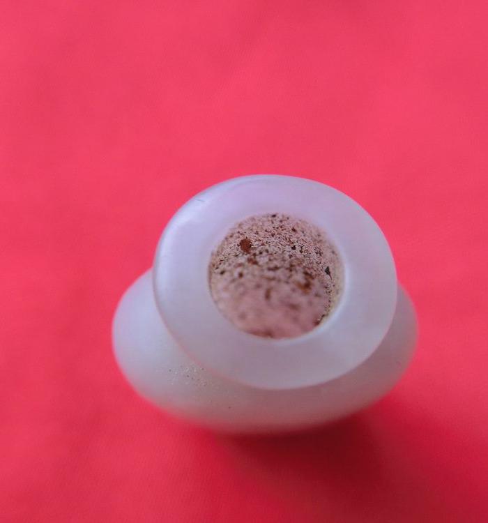 带棉絮的白玉小玉瓶一个_带棉絮的白玉小玉瓶