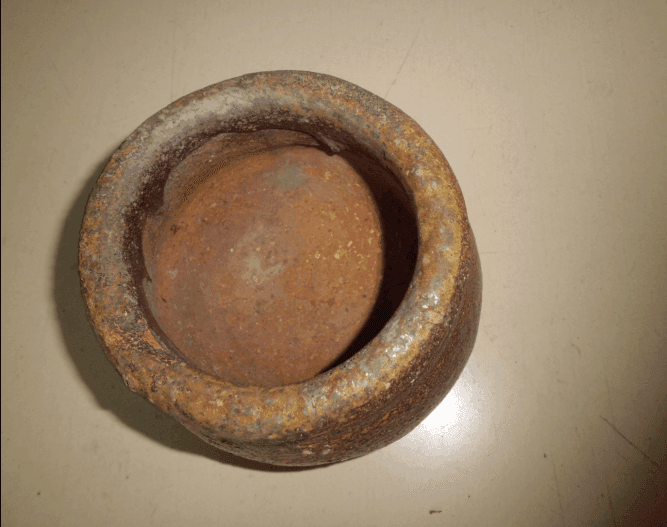 早期酱釉流黄的小罐一只_早期酱釉流黄的小罐