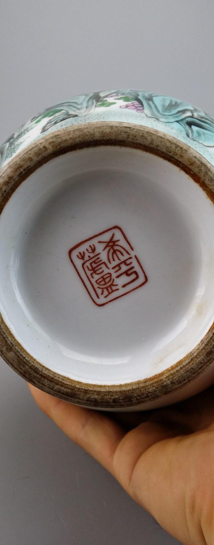 印花群童嬉闹瓷瓶瓷器_印花群童嬉闹瓷瓶瓷器