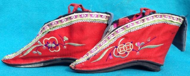 清代刺绣三寸金莲绣花鞋 红色 完好_清代刺绣