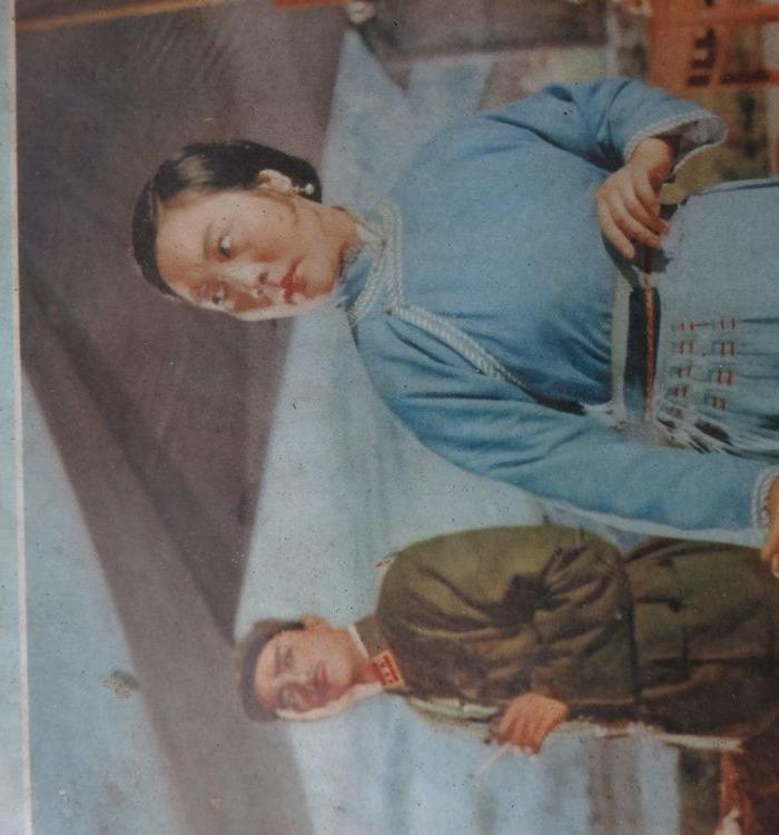 样板戏玻璃小镜两个,带65年年历_样板戏玻璃小