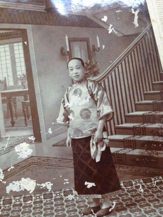 民国富家太太老照片,对研究民国初年服饰提供