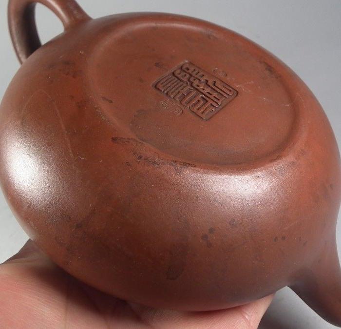 近现代寄托顾景舟款红泥打扁茶壶_近现代寄托