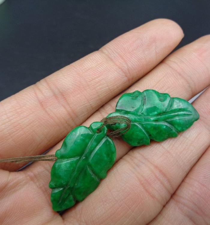 清代糯地满绿翡翠一夜富贵耳坠_清代糯地满绿