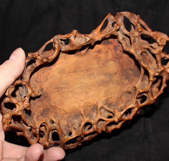 黄杨木雕刻的根性底座_黄杨木雕刻的根性底座