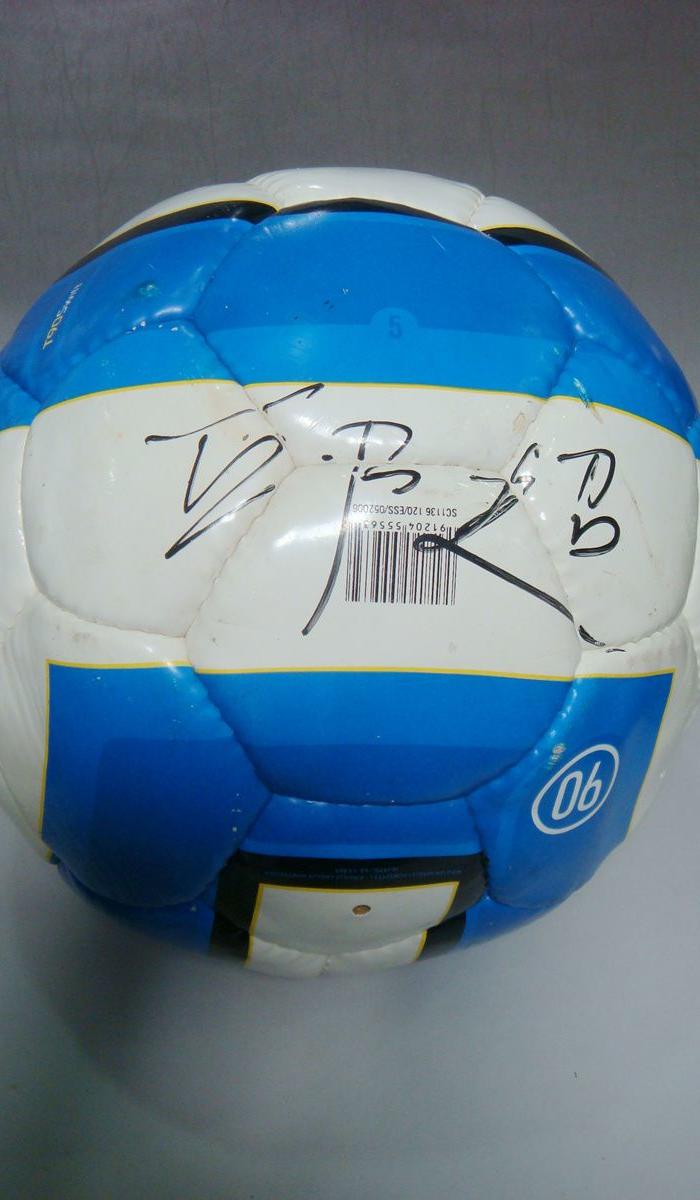 大连实德总裁姜岩,球员刘洋等签名足球_大连实