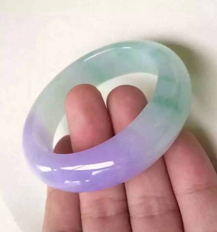 浓紫罗兰带绿正装手镯,水头够好,加上飘绿_浓