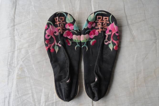 民国大姑娘出嫁时穿的绣花喜字绣花鞋一双_民