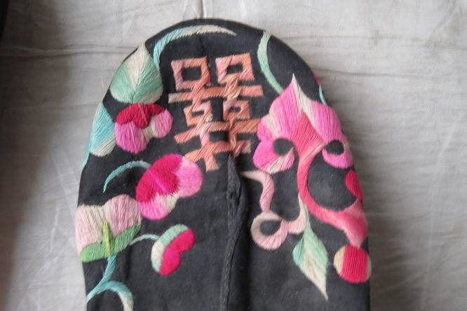 民国大姑娘出嫁时穿的绣花喜字绣花鞋一双_民
